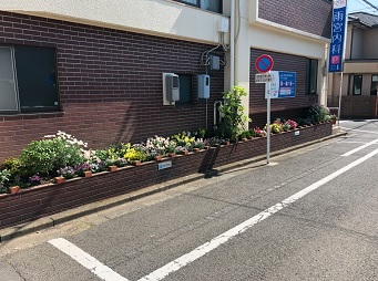世田谷区深沢の雨宮内科・小児科の駐車場はクリニック前に2台分あります